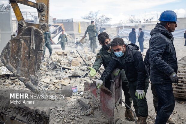 پایان یک گنجینه؛ کتابخانه سیدالشهدا در زیر آتش و آوار