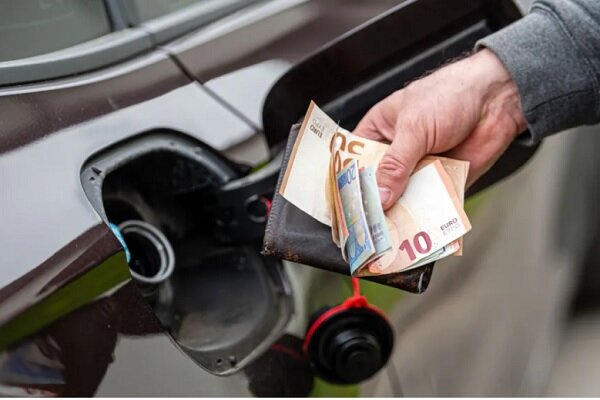 تجاوز آمریکایی صهیونیستی به ایران و افزایش شدید قیمت سوخت در ایرلند