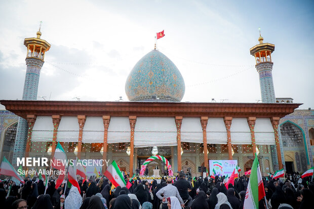 اجتماع  بانوان و دختران در حرم شاهچراغ ع
