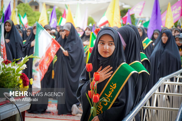 اجتماع  بانوان و دختران در حرم شاهچراغ ع