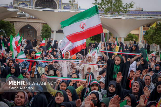 اجتماع  بانوان و دختران در حرم شاهچراغ ع