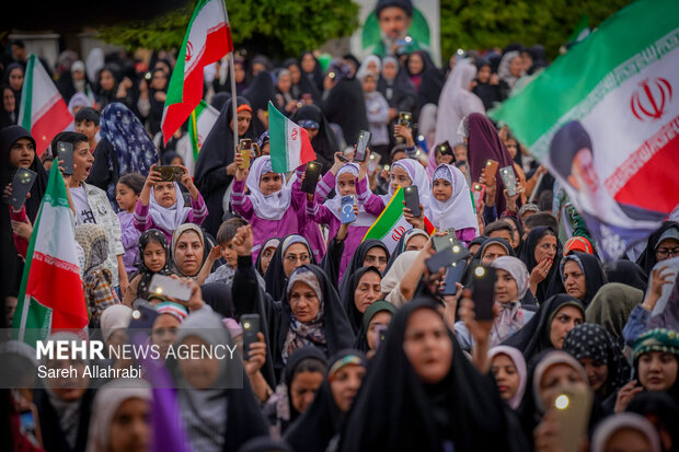 اجتماع  بانوان و دختران در حرم شاهچراغ ع