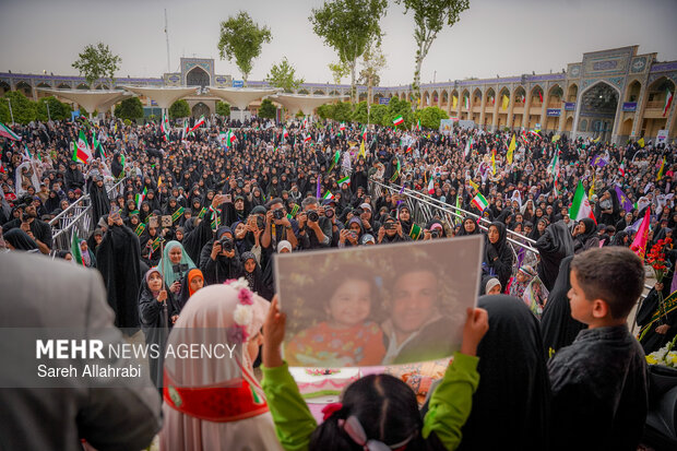 اجتماع  بانوان و دختران در حرم شاهچراغ ع