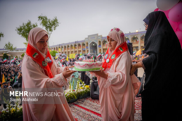 اجتماع  بانوان و دختران در حرم شاهچراغ ع