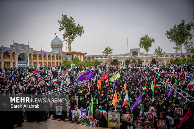 اجتماع  بانوان و دختران در حرم شاهچراغ ع