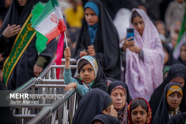 اجتماع  بانوان و دختران در حرم شاهچراغ ع