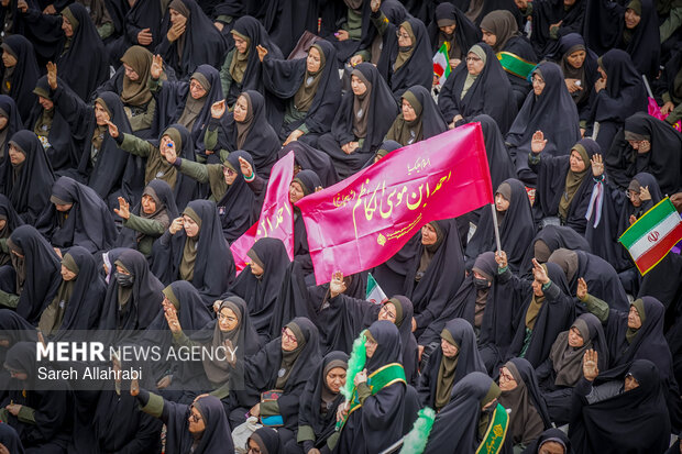 اجتماع  بانوان و دختران در حرم شاهچراغ ع