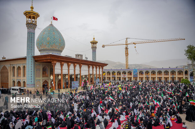 اجتماع  بانوان و دختران در حرم شاهچراغ ع