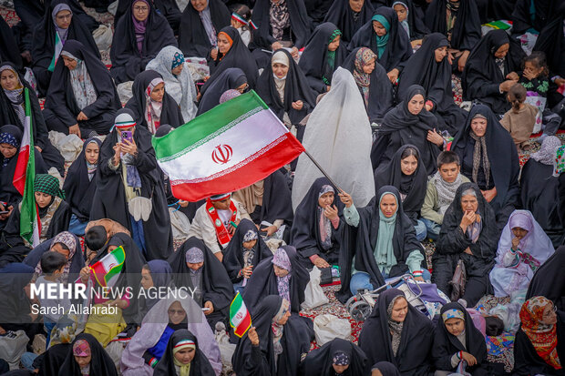 اجتماع  بانوان و دختران در حرم شاهچراغ ع