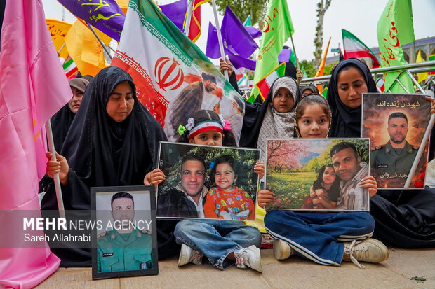 اجتماع  بانوان و دختران در حرم شاهچراغ ع