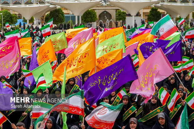 اجتماع  بانوان و دختران در حرم شاهچراغ ع