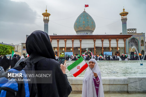 اجتماع  بانوان و دختران در حرم شاهچراغ ع