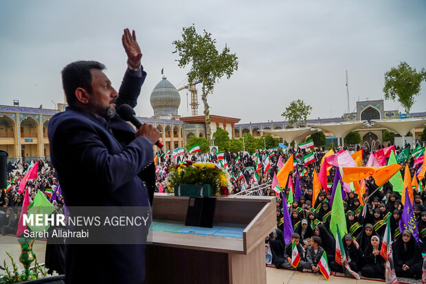 اجتماع  بانوان و دختران در حرم شاهچراغ ع