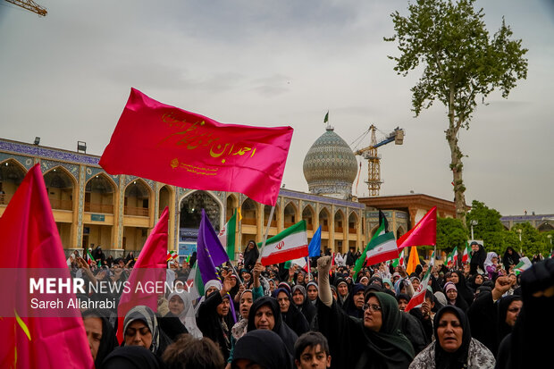 اجتماع  بانوان و دختران در حرم شاهچراغ ع