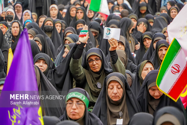 اجتماع  بانوان و دختران در حرم شاهچراغ ع
