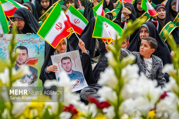 اجتماع  بانوان و دختران در حرم شاهچراغ ع