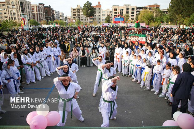 اجتماع بزرگ دختران ایران در بجنورد