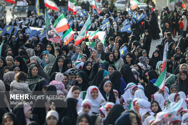 حضور دختران گالیکشی در تجمع شبانه