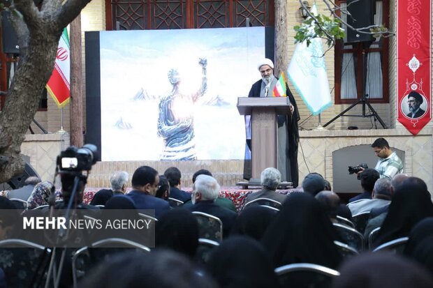 اشعار حماسی سلاحِ شب‌های اقتدار؛ شاعران جوان حمایت شوند