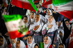 دختران یزدی با رهبر انقلاب بیعت کردند