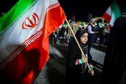 شب ۲۰۸؛ طنین سرود ملی در میدان باهنر یزد