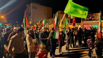 طنین شعار جاویدان ایران مردم فراهان در پنجاهمین شب قرار عاشقی