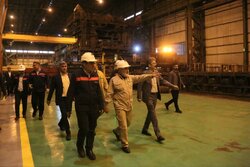 استاندار خوزستان: واحدهای آسیب دیده در جنگ را بهتر از قبل می‌سازیم