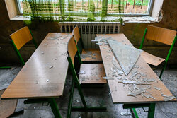 سکوت غرب در برابر تخریب مدارس در تهران/علم و آموزش تعطیل نشد