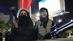 اجتماع دختران جان فدای ایران در جزیره قشم