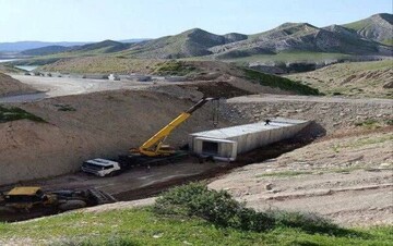 خاطریان: عملیات احداث پل محور سومار در گیلانغرب پایان یافت