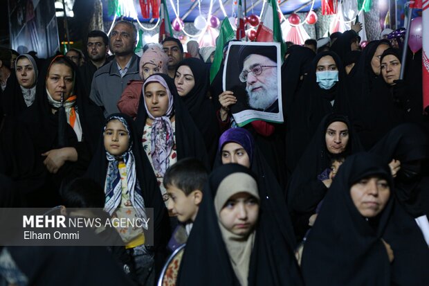 اجتماع بزرگ «دختران وطن» در میدان آزادی سنندج