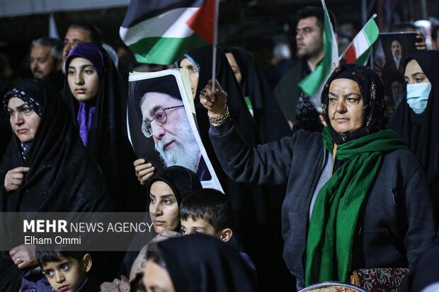 اجتماع بزرگ «دختران وطن» در میدان آزادی سنندج