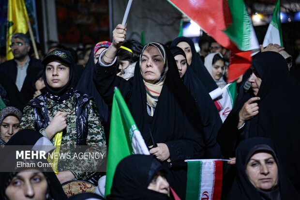 اجتماع بزرگ «دختران وطن» در میدان آزادی سنندج