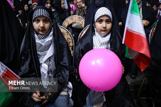 اجتماع بزرگ «دختران وطن» در میدان آزادی سنندج