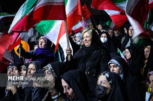 اجتماع بزرگ «دختران وطن» در میدان آزادی سنندج