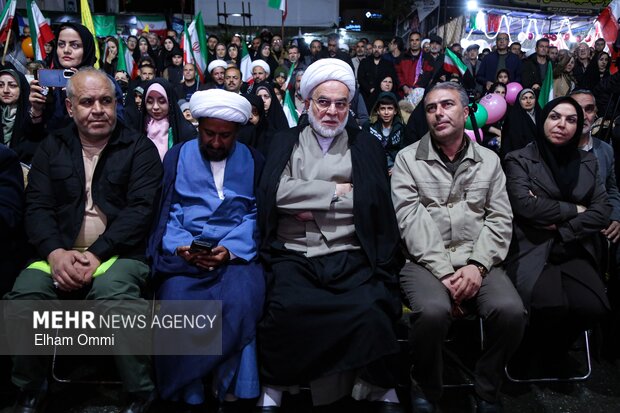 اجتماع بزرگ «دختران وطن» در میدان آزادی سنندج