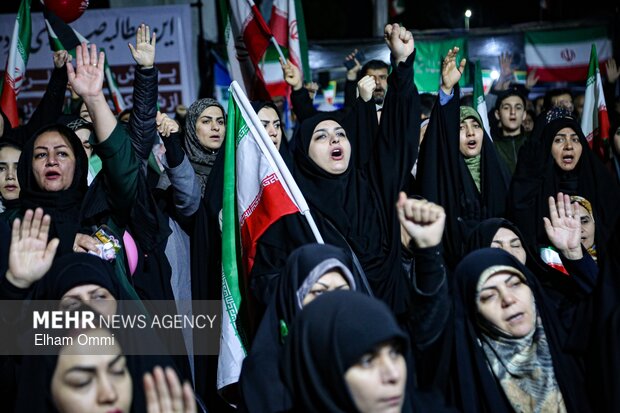 اجتماع بزرگ «دختران وطن» در میدان آزادی سنندج