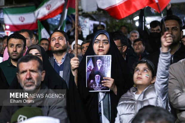 اجتماع بزرگ «دختران وطن» در میدان آزادی سنندج