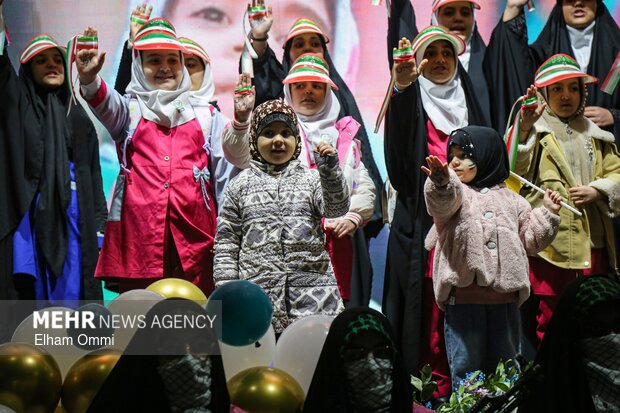 اجتماع بزرگ «دختران وطن» در میدان آزادی سنندج