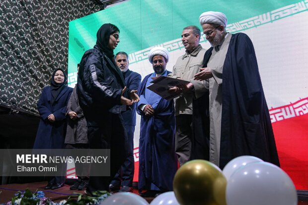 اجتماع بزرگ «دختران وطن» در میدان آزادی سنندج