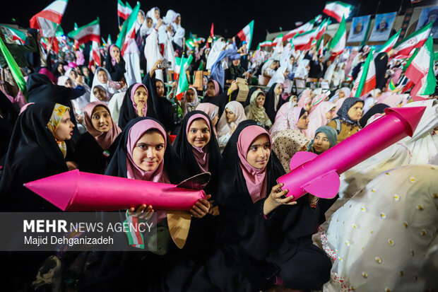 اجتماع دخترانه میثاق با مقتدای امت در یزد