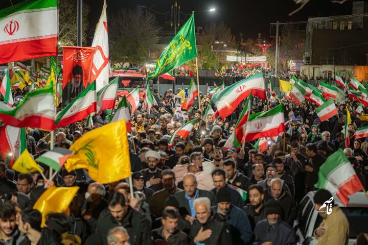 پنجاهمین شب حضور باشکوه مردم ولایی خمین در بیعت با رهبر معظم