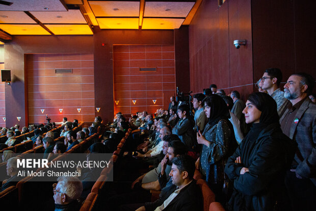 روایت هنرمندانه ایران سرافراز