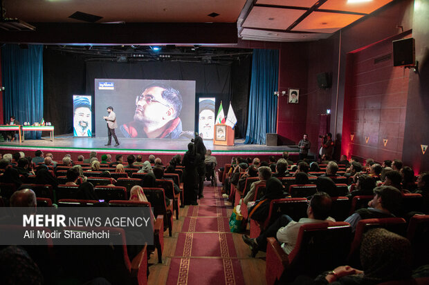 روایت هنرمندانه ایران سرافراز