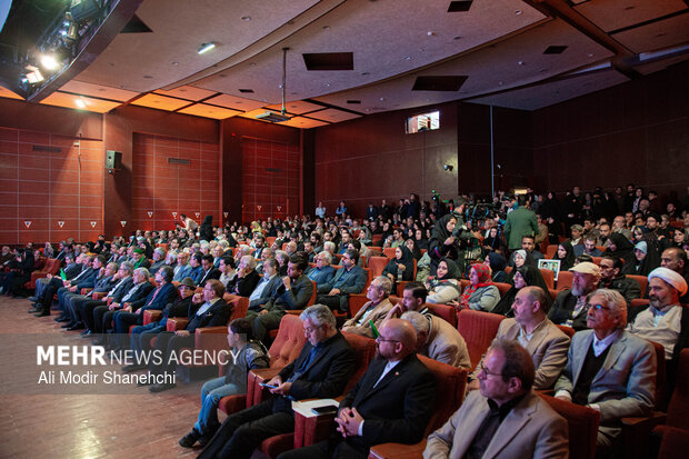 روایت هنرمندانه ایران سرافراز