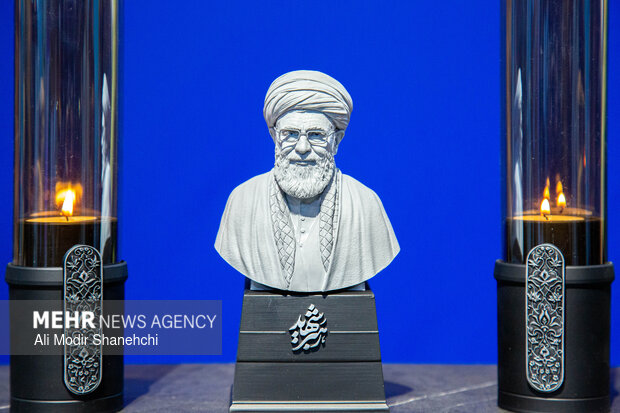 روایت هنرمندانه ایران سرافراز