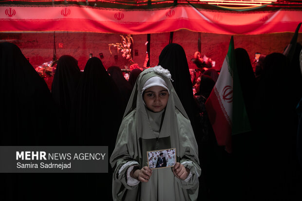 اجتماع دختران کشور دوست