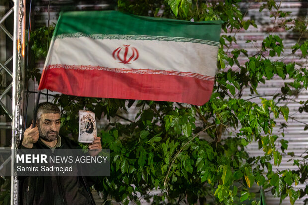 Tehran hosts a gathering of girls loving their country
