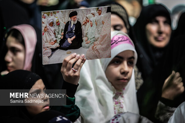 اجتماع دختران کشور دوست