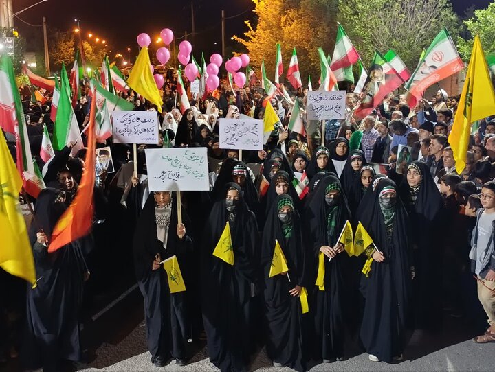 رزمایش اقتدار زنان و دختران بهابادی در اجتماع شبانه مردم